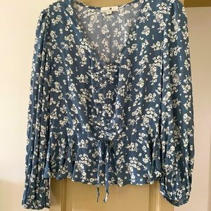 Stitch Fix top by Daisy and Delilah. Long sleeve peasant style. Size Medium.